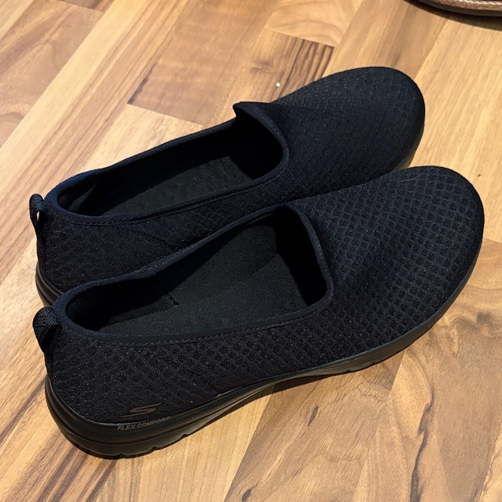 Skechers Black - Air Cooled - Goga Mat Slip ons 9.5 Women’s